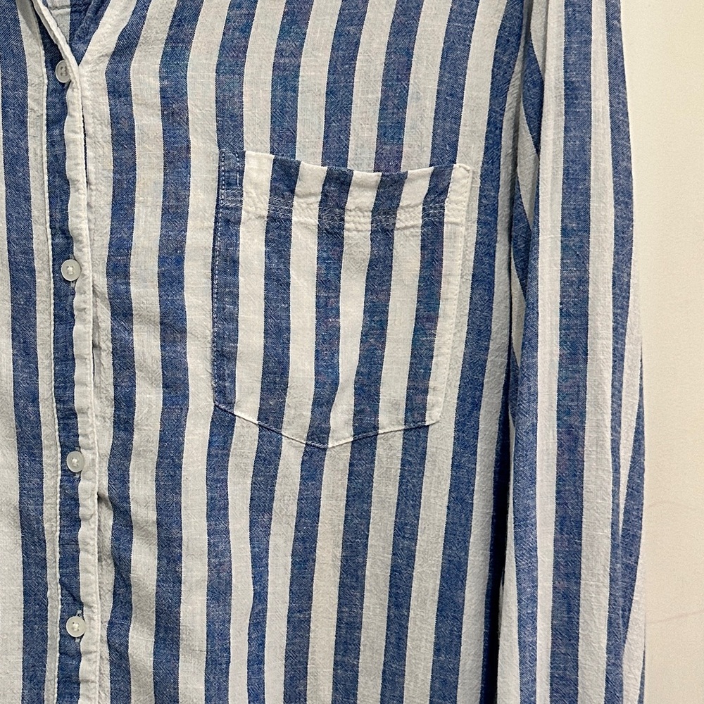 Old Navy Blue and White Striped Women's Button Down Linen Shirt - Picture 5 of 7